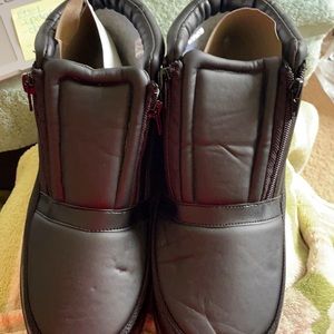 Men’s Fleece Lined Black Boots - Zip close